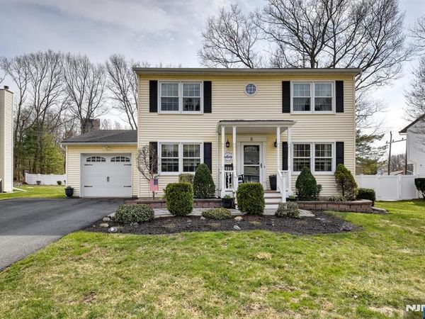 8 Loretta Lane, Jefferson Township, NJ 07438