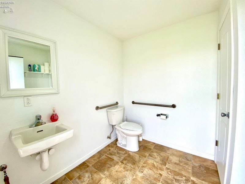 708 SE Catawba Road, Unit 5, Port Clinton, OH 43452 Photo 5