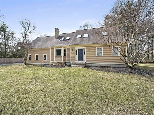 4 Gloria Dr, Mansfield, MA 02048