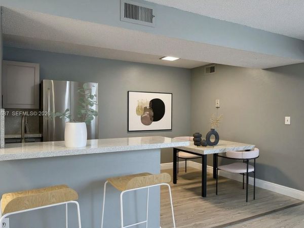 350 W Palm Cir W, Unit 201, Pembroke Pines, FL 33025