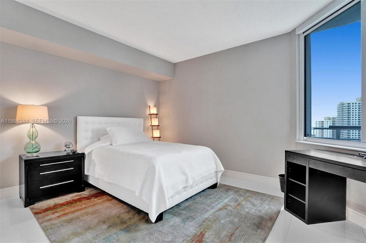 325 S Biscayne Blvd , Unit 2519, Miami, FL 33131 Photo