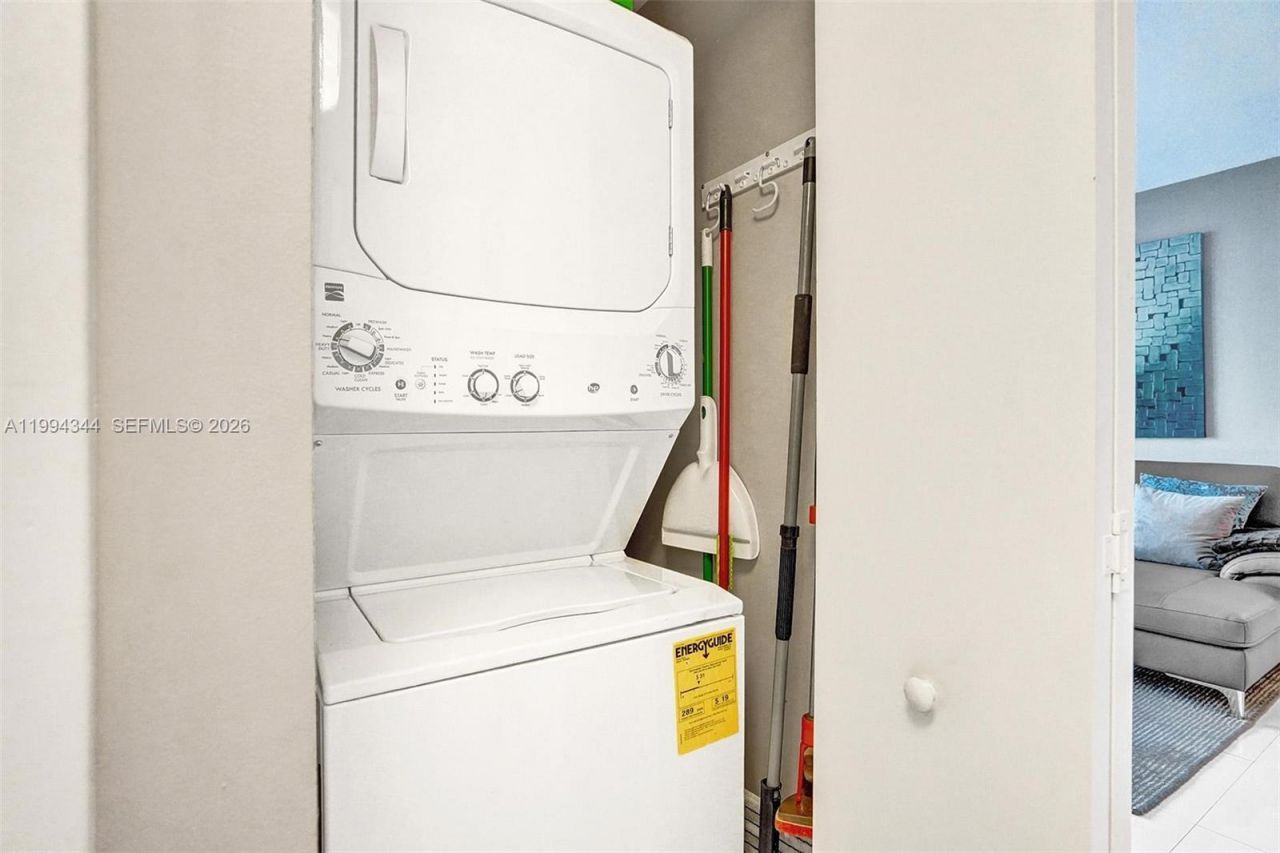 325 S Biscayne Blvd , Unit 2519, Miami, FL 33131 Photo