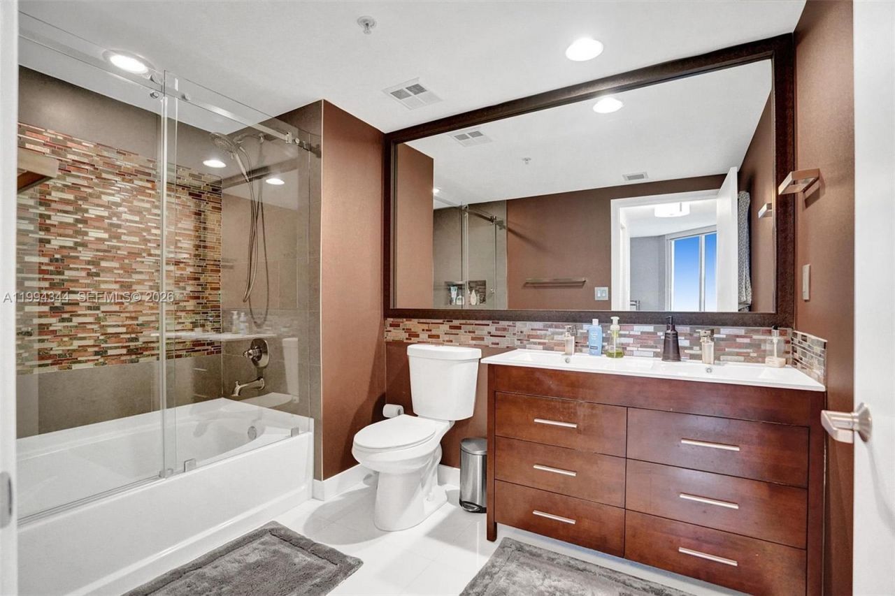 325 S Biscayne Blvd , Unit 2519, Miami, FL 33131 Photo