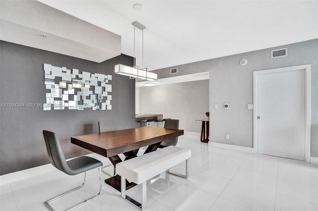 325 S Biscayne Blvd , Unit 2519, Miami, FL 33131 Photo