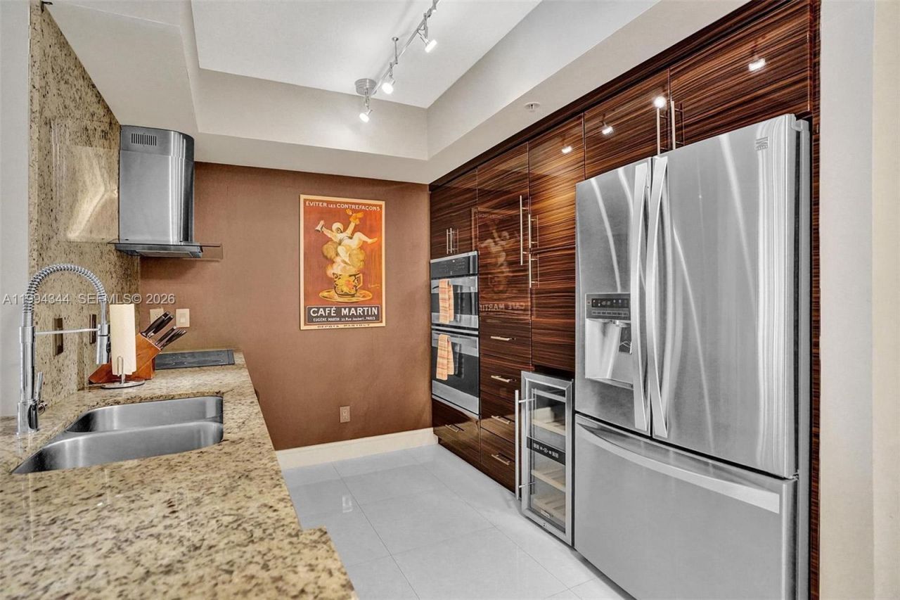 325 S Biscayne Blvd , Unit 2519, Miami, FL 33131 Photo