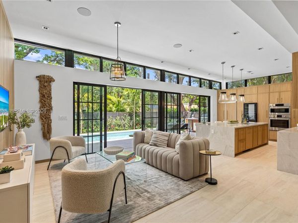 525 NE 101 St , Miami Shores, FL 33138