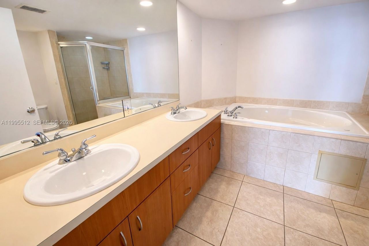 5600 Collins Ave , Unit 4E, Miami Beach, FL 33140 Photo