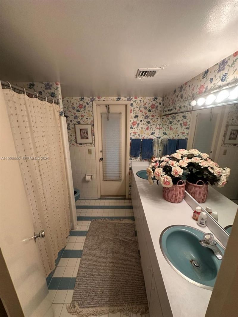 6740 SW 144th St , Palmetto Bay, FL 33158 Photo