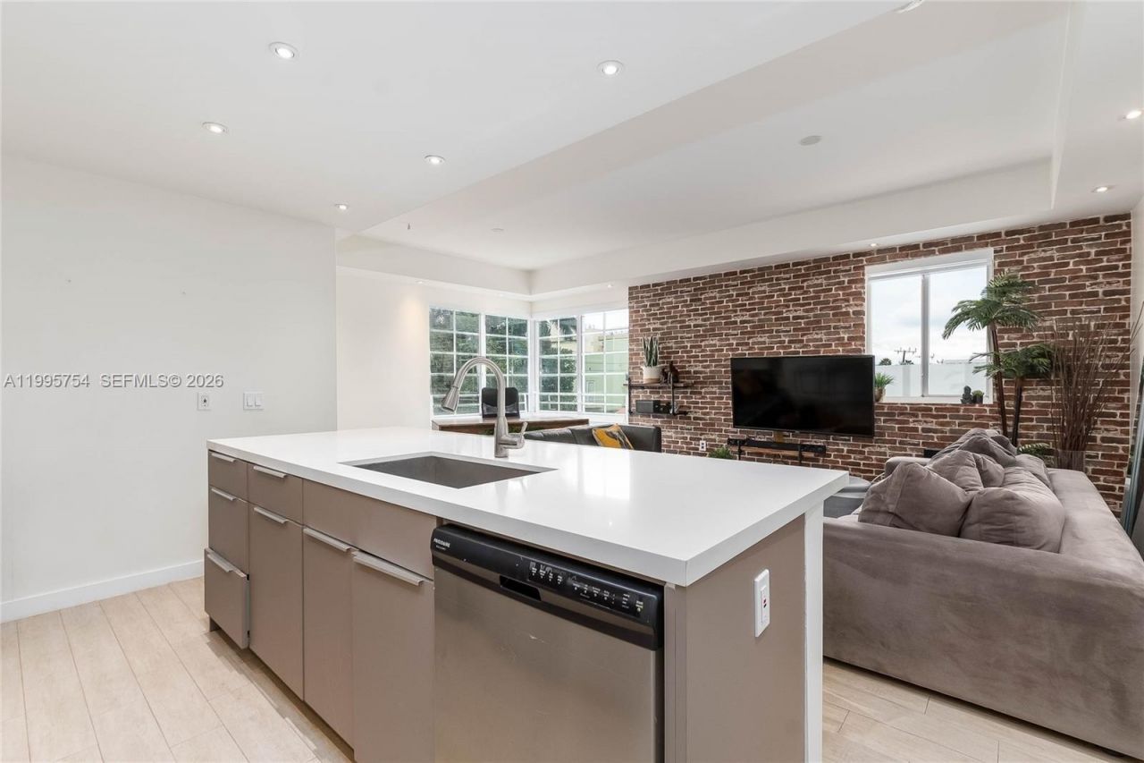 820 Euclid Ave, Unit 305, Miami Beach, FL 33139 Photo