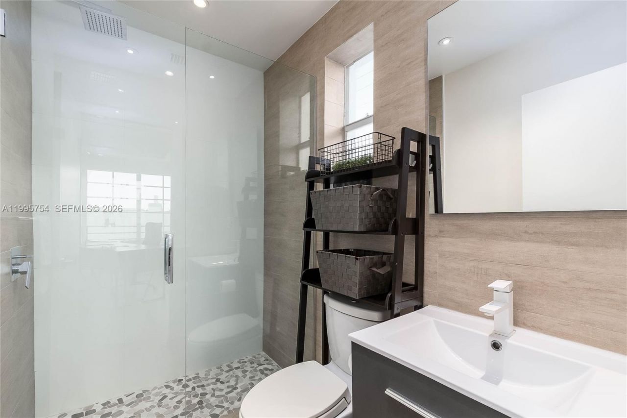 820 Euclid Ave, Unit 305, Miami Beach, FL 33139 Photo