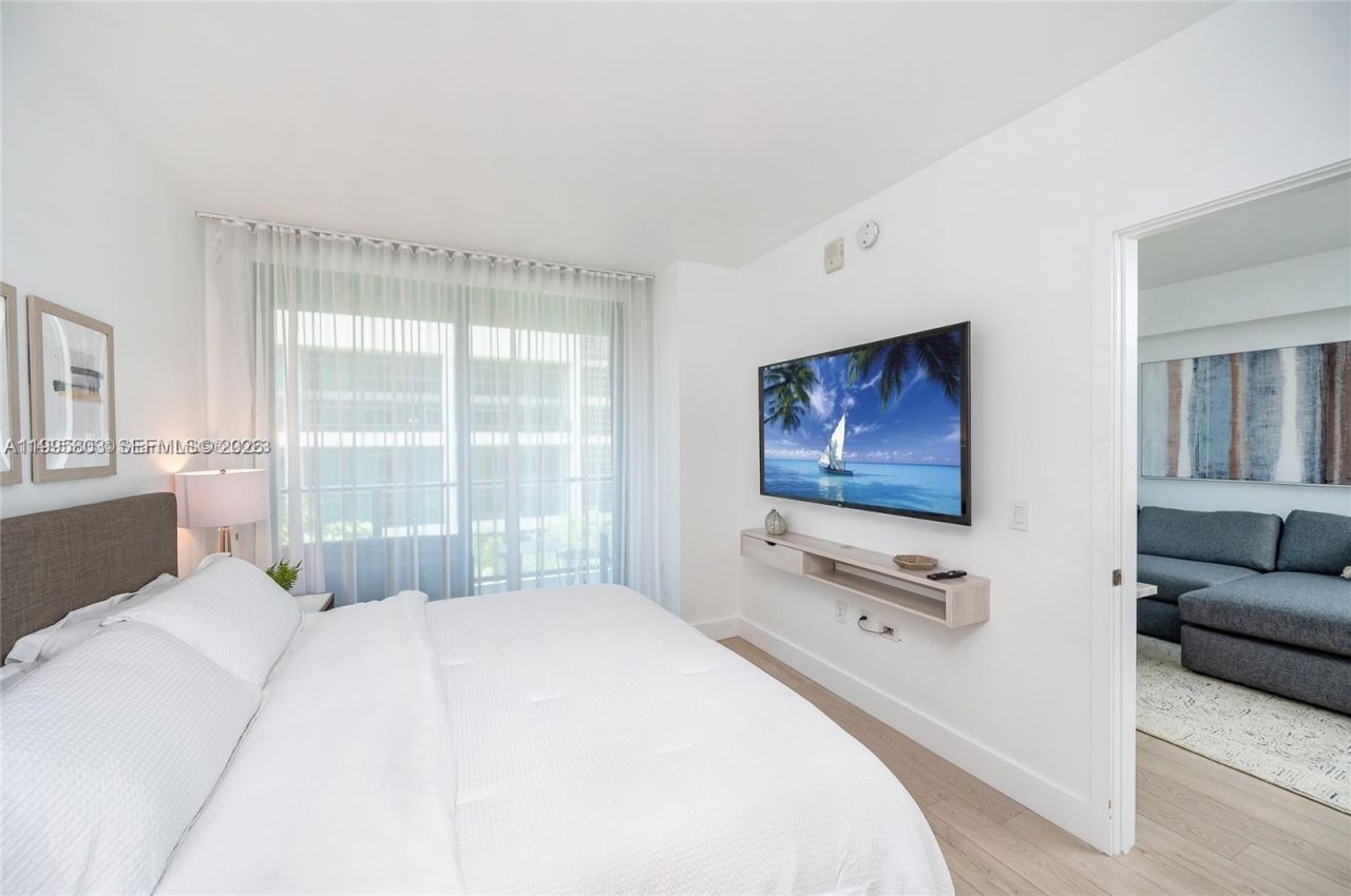 121 NE 34th St, Unit L402, Miami, FL 33137 Photo