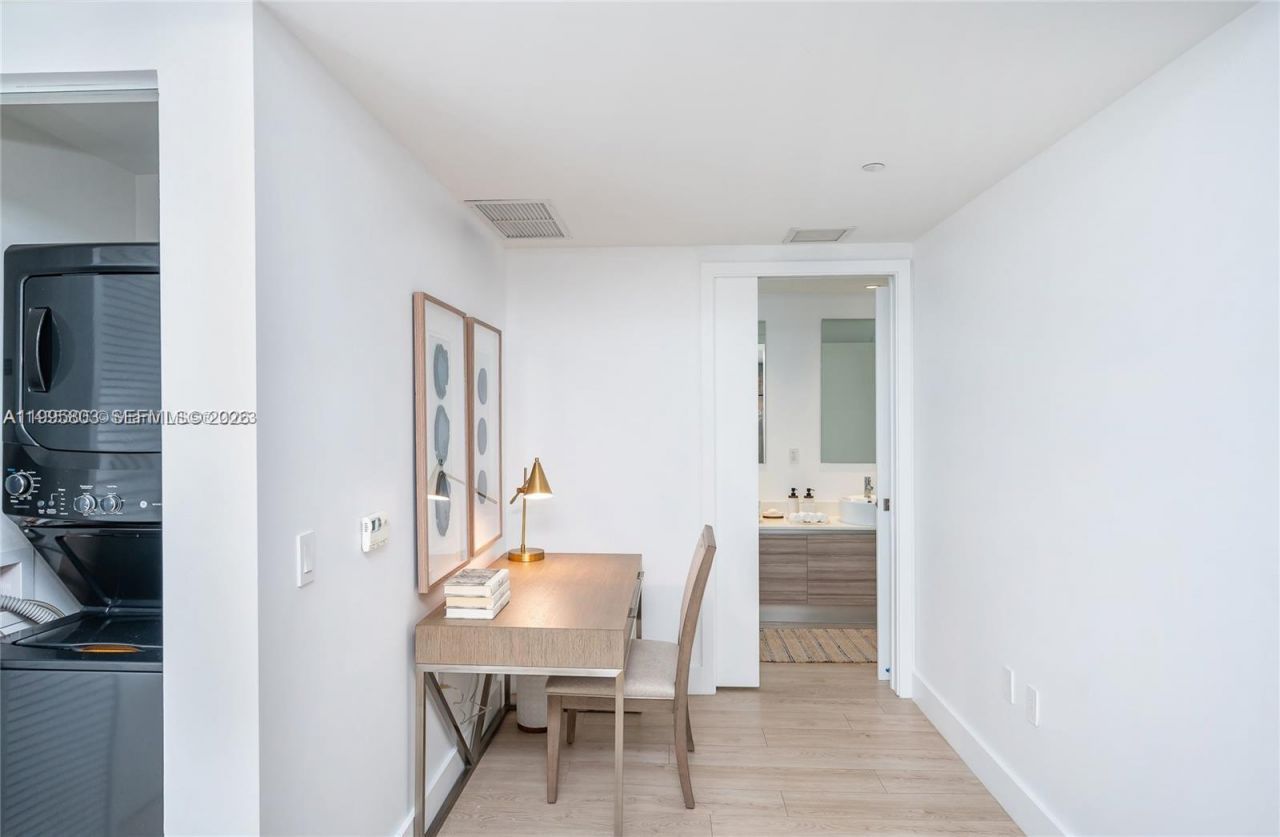 121 NE 34th St, Unit L402, Miami, FL 33137 Photo