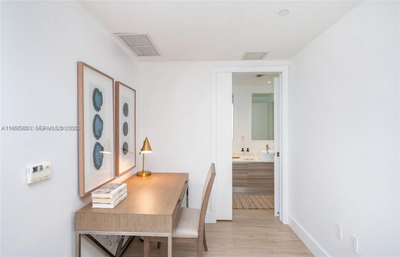 121 NE 34th St, Unit L402, Miami, FL 33137 Photo