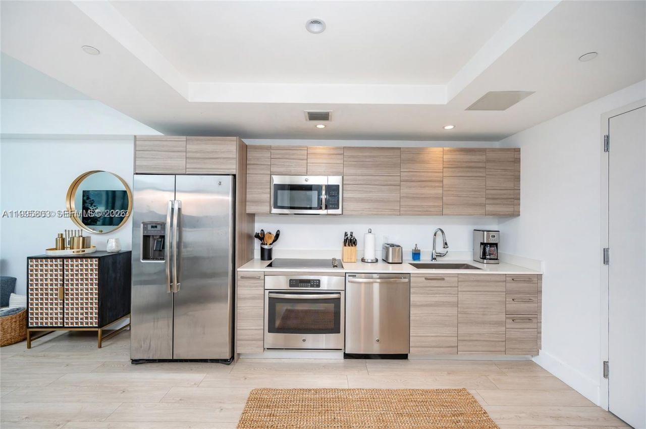 121 NE 34th St, Unit L402, Miami, FL 33137 Photo