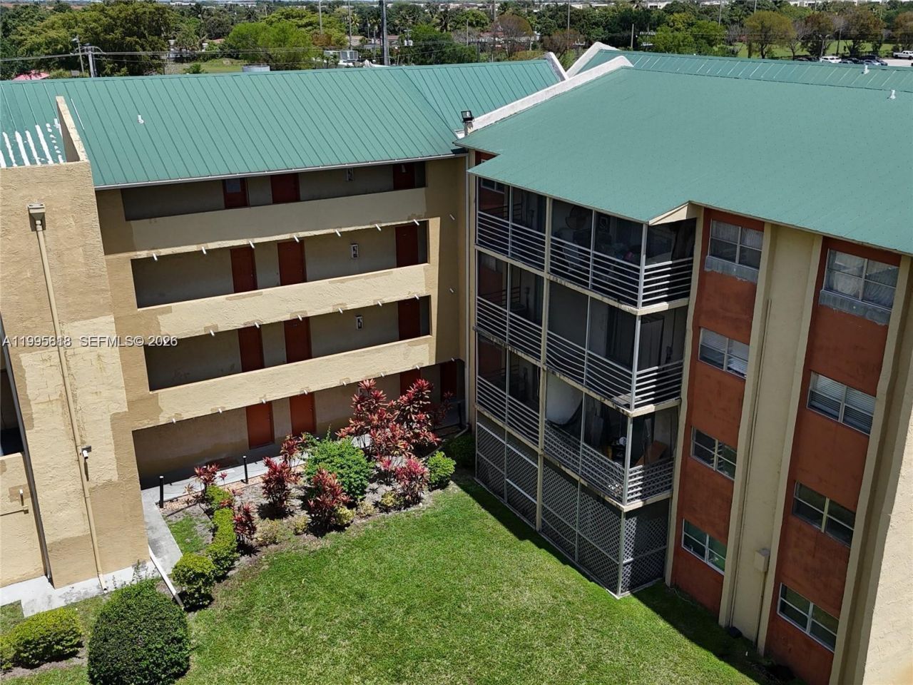 3700 NW 21st St, Unit 401, Lauderdale Lakes, FL 33311 Photo