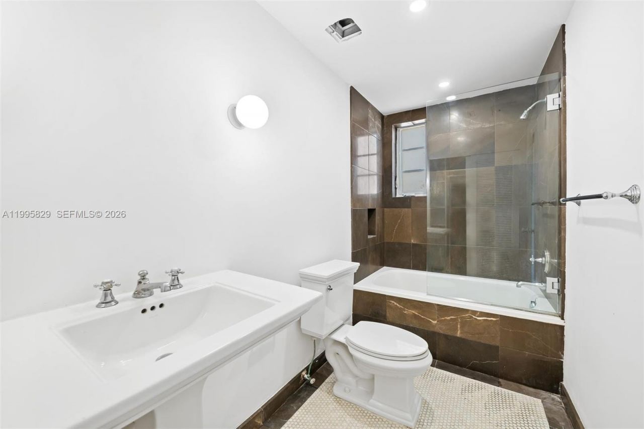 1545 Meridian Ave, Miami Beach, FL 33139 Photo