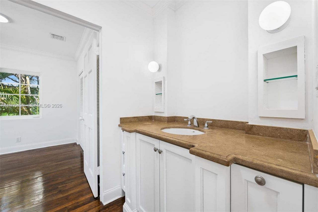 1545 Meridian Ave, Miami Beach, FL 33139 Photo