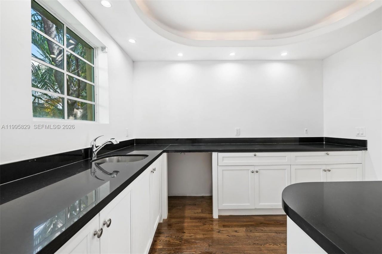 1545 Meridian Ave, Miami Beach, FL 33139 Photo