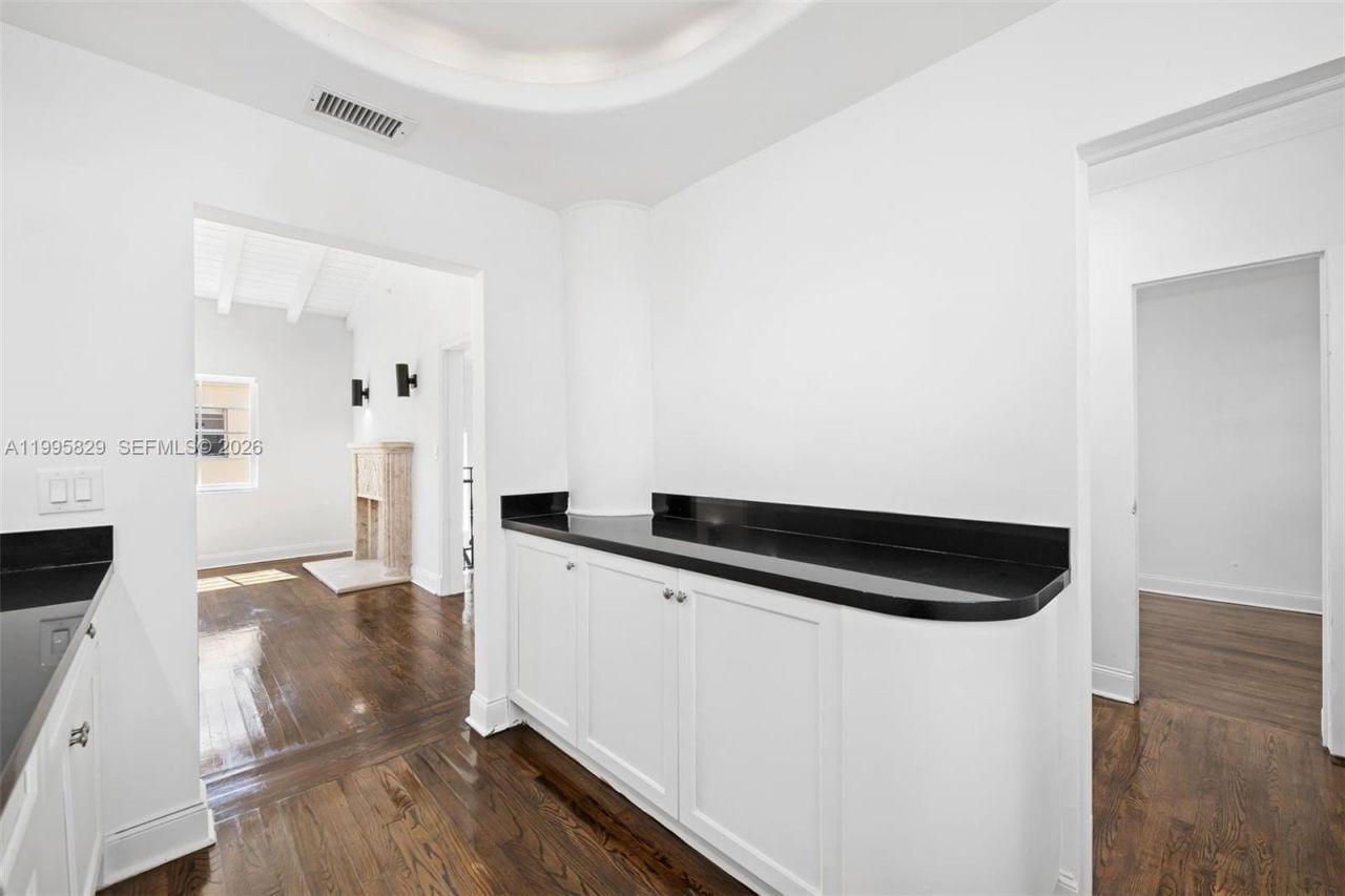 1545 Meridian Ave, Miami Beach, FL 33139 Photo