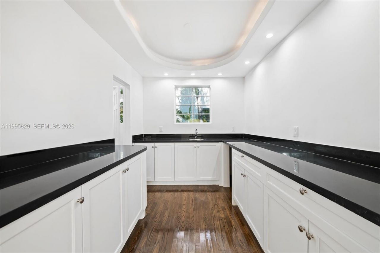 1545 Meridian Ave, Miami Beach, FL 33139 Photo