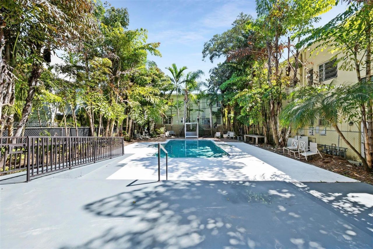 1545 Meridian Ave, Miami Beach, FL 33139 Photo