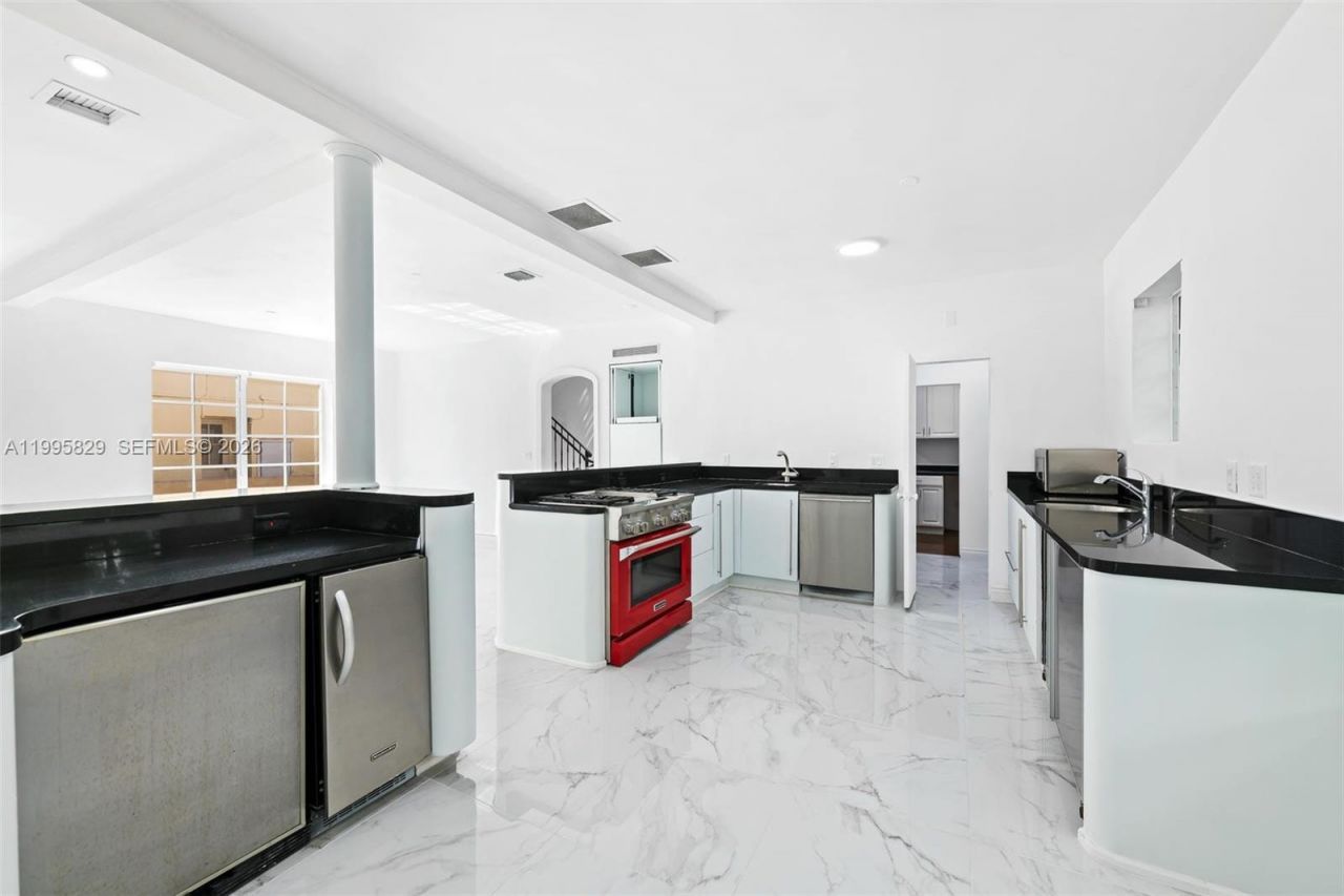 1545 Meridian Ave, Miami Beach, FL 33139 Photo