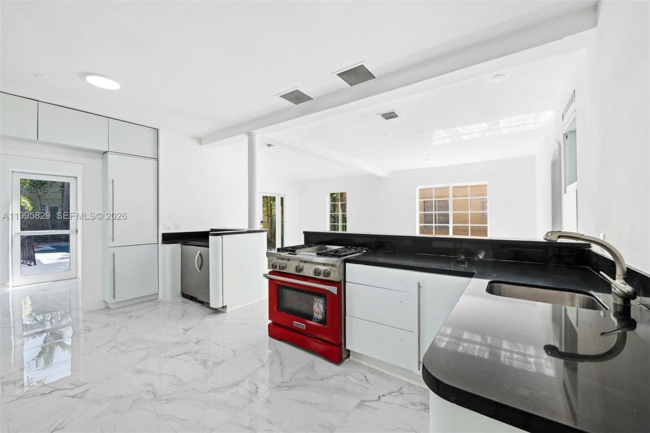 1545 Meridian Ave, Miami Beach, FL 33139 Photo