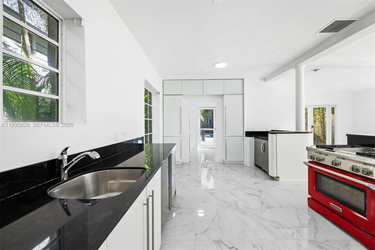 1545 Meridian Ave, Miami Beach, FL 33139 Photo