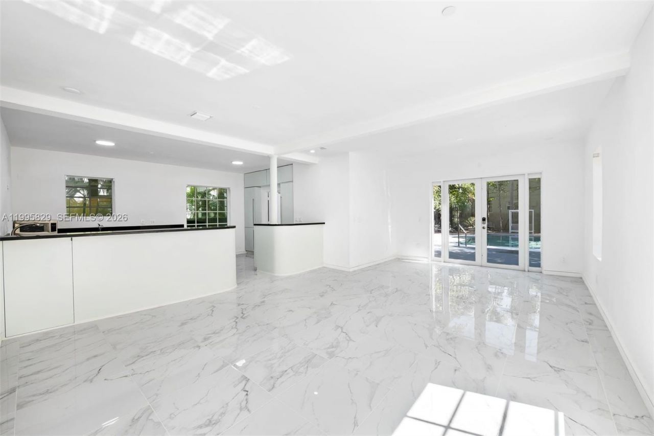 1545 Meridian Ave, Miami Beach, FL 33139 Photo