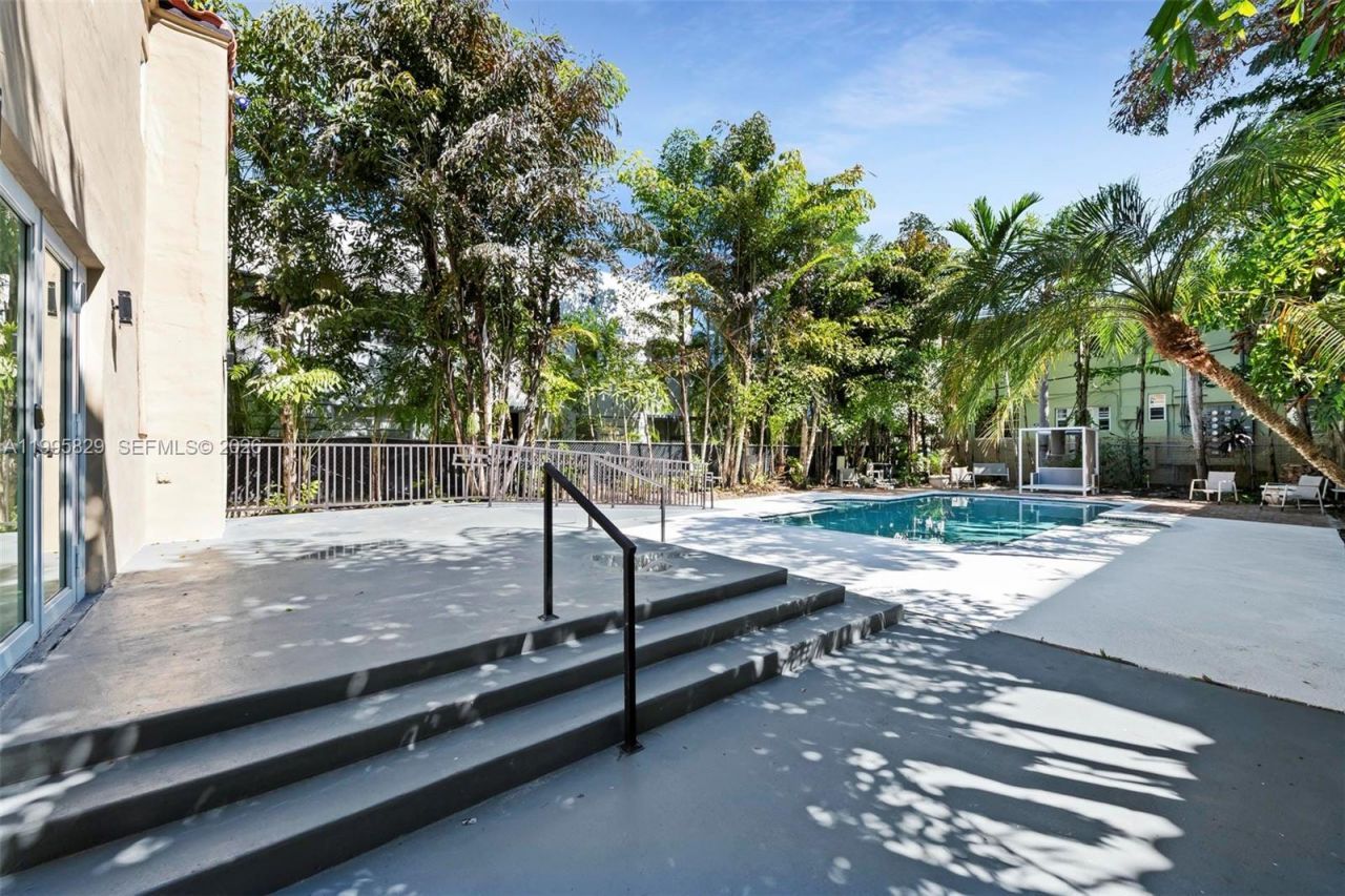 1545 Meridian Ave, Miami Beach, FL 33139 Photo