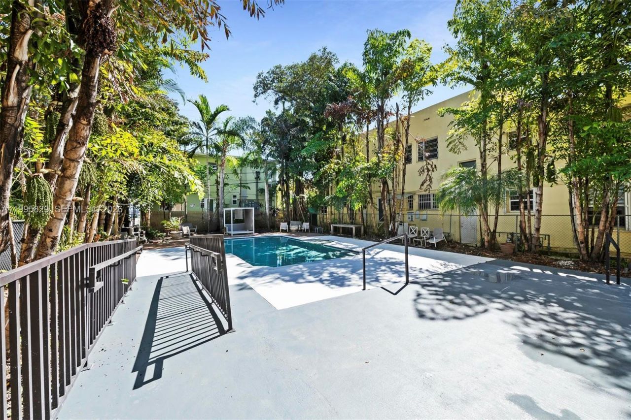 1545 Meridian Ave, Miami Beach, FL 33139 Photo