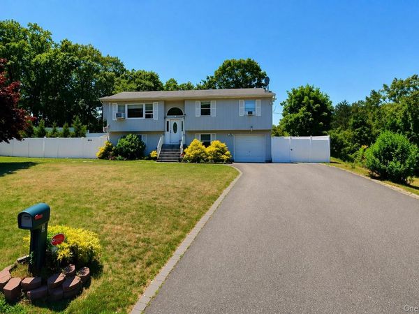 2 Ridge Road, Shirley, NY 11967