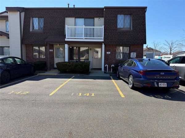141 Cambridge Drive E, Unit 141, Copiague, NY 11726