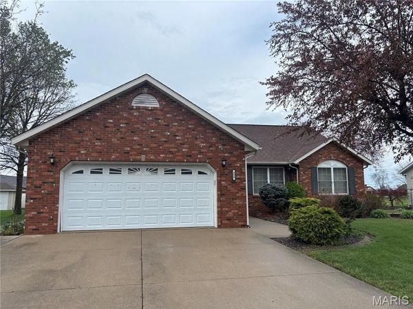 499 Redwood Drive , Aviston, IL 62216