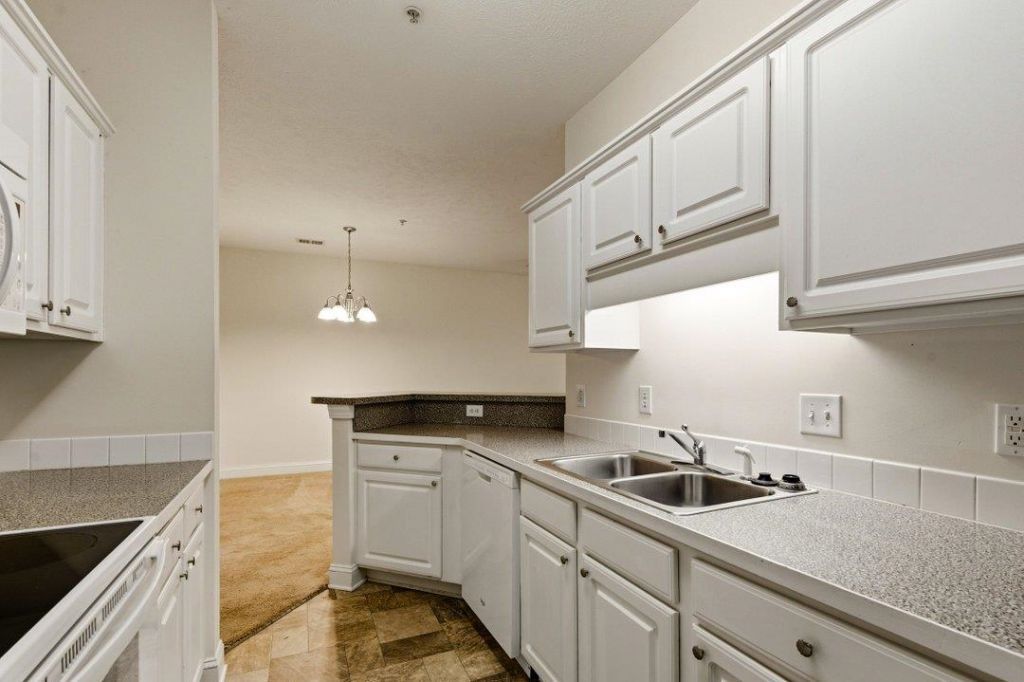 105 Fountain Pointe Ln. Photo 11