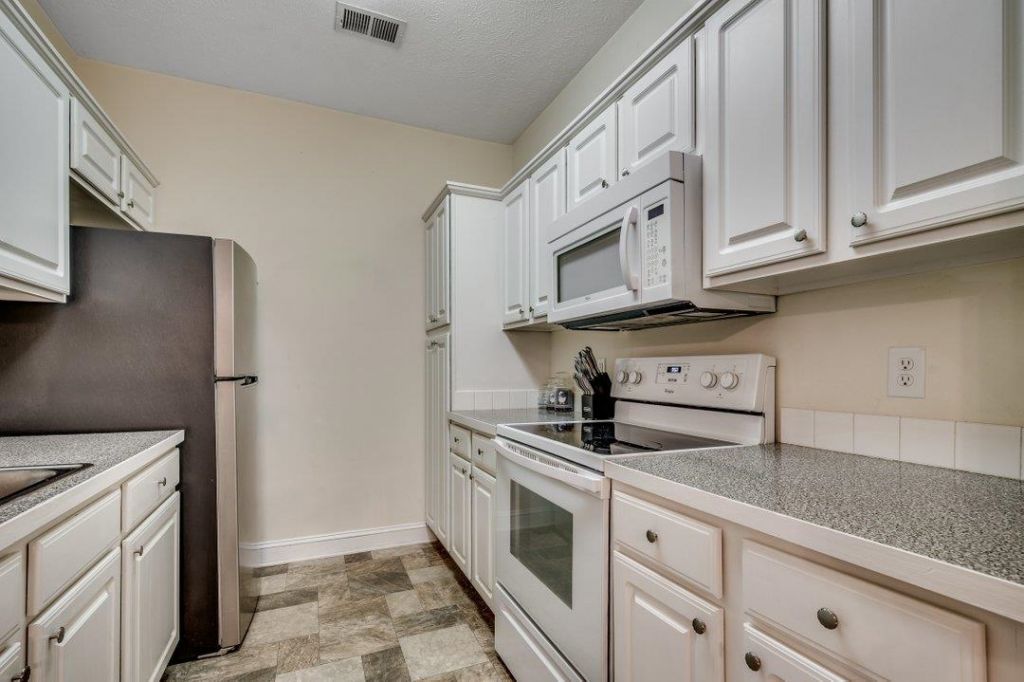 105 Fountain Pointe Ln.  Photo 12