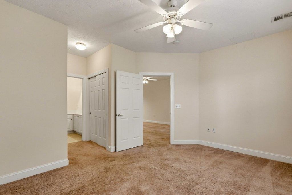 105 Fountain Pointe Ln. Photo 13