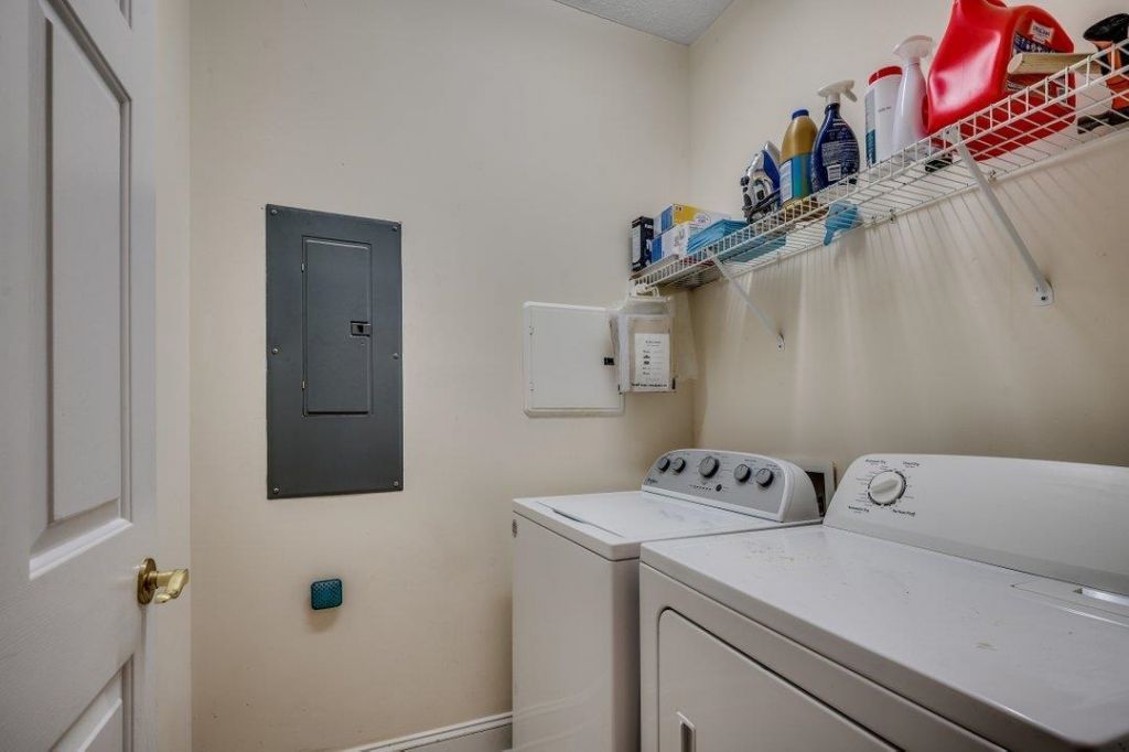 105 Fountain Pointe Ln.  Photo 8