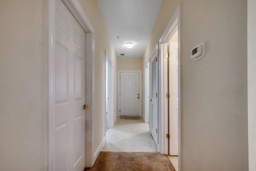 105 Fountain Pointe Ln.  Photo 9