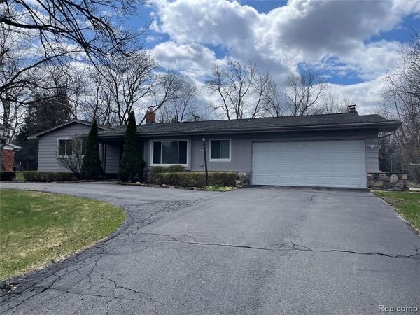 2505 Rambling Way, Bloomfield Hills, MI 48302
