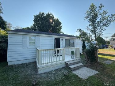 7189 Lakeshore Road, Burtchville Twp, MI 48059