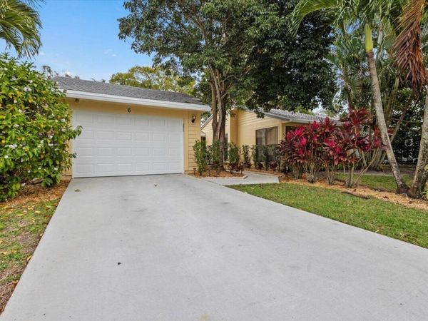 6691 S Pine Court, West Palm Beach, FL 33418