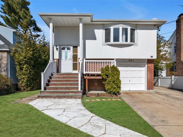 201 Montauk Street , Valley Stream, NY 11580
