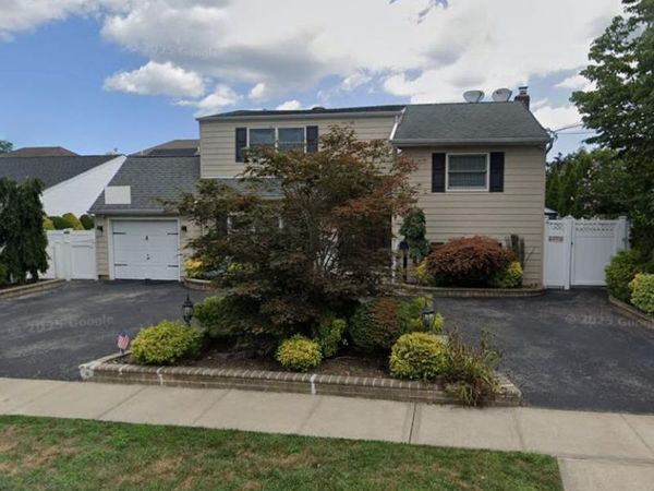 357 Gates Avenue , East Meadow, NY 11554