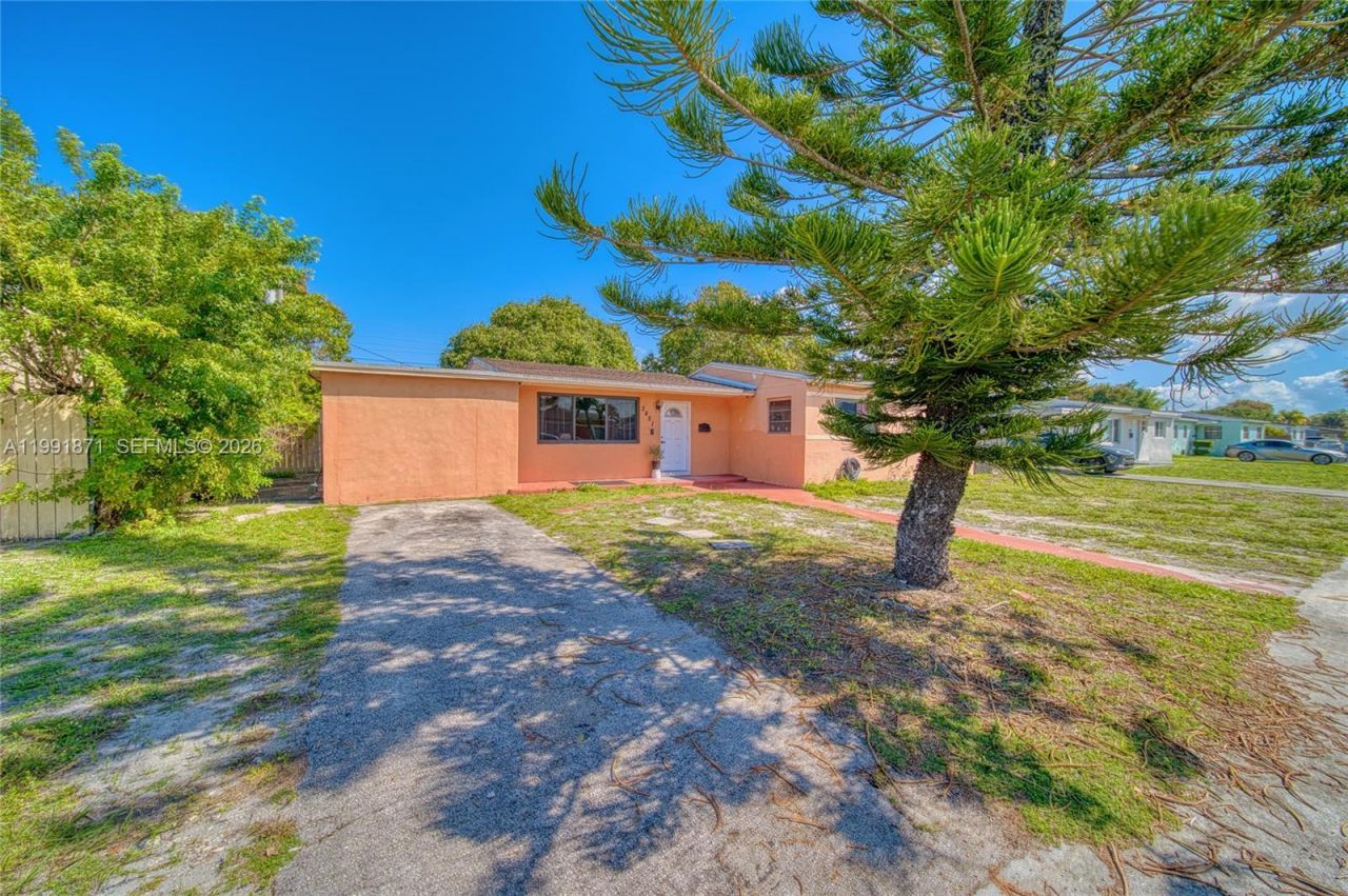 2451 NW 182nd Ter, Miami Gardens, FL 33056 Photo