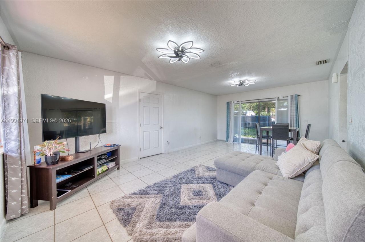 2451 NW 182nd Ter , Miami Gardens, FL 33056 Photo