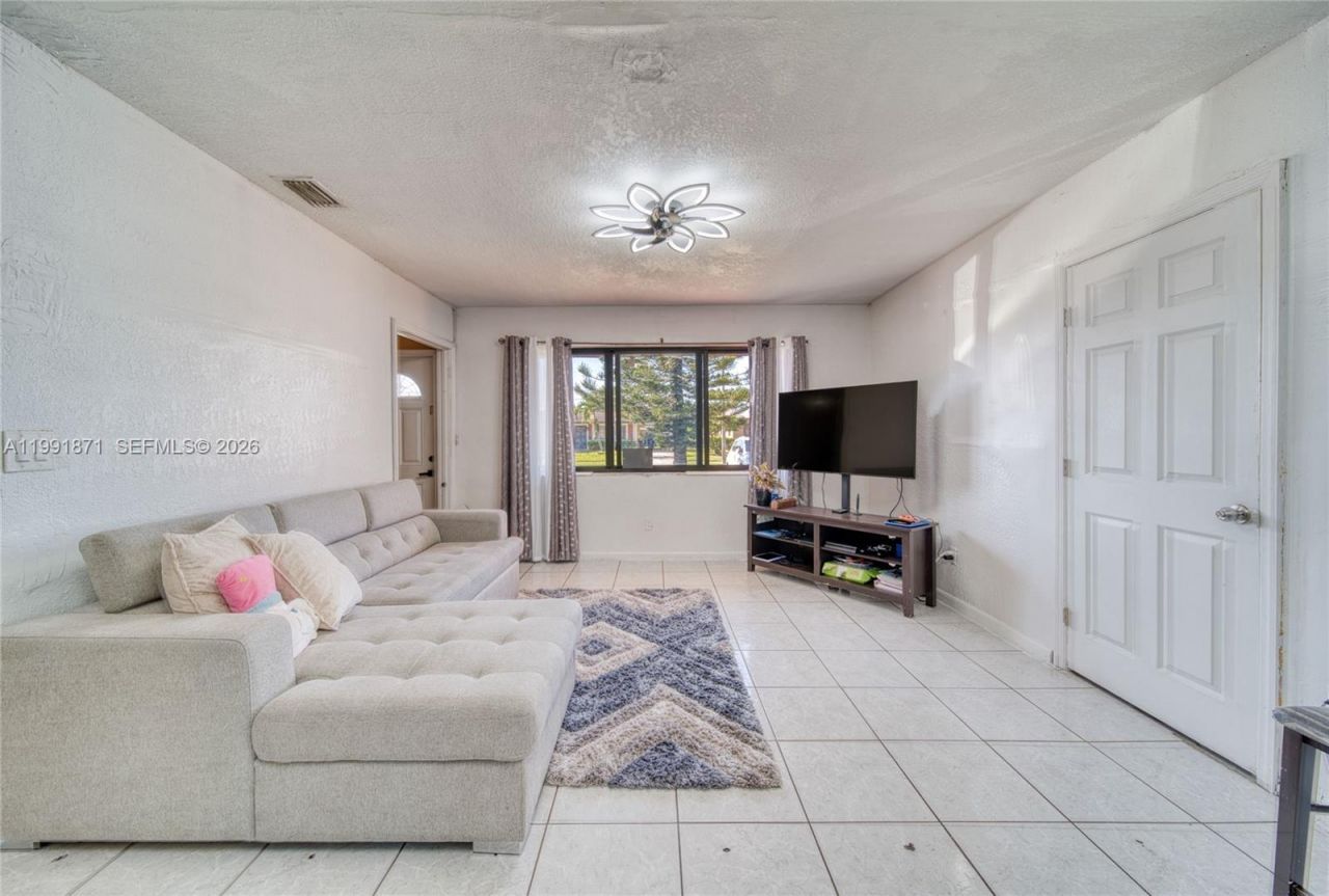 2451 NW 182nd Ter , Miami Gardens, FL 33056 Photo