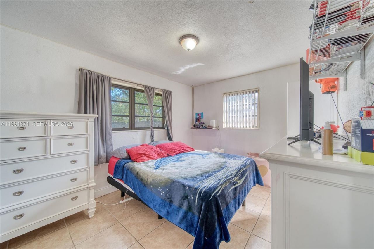 2451 NW 182nd Ter , Miami Gardens, FL 33056 Photo