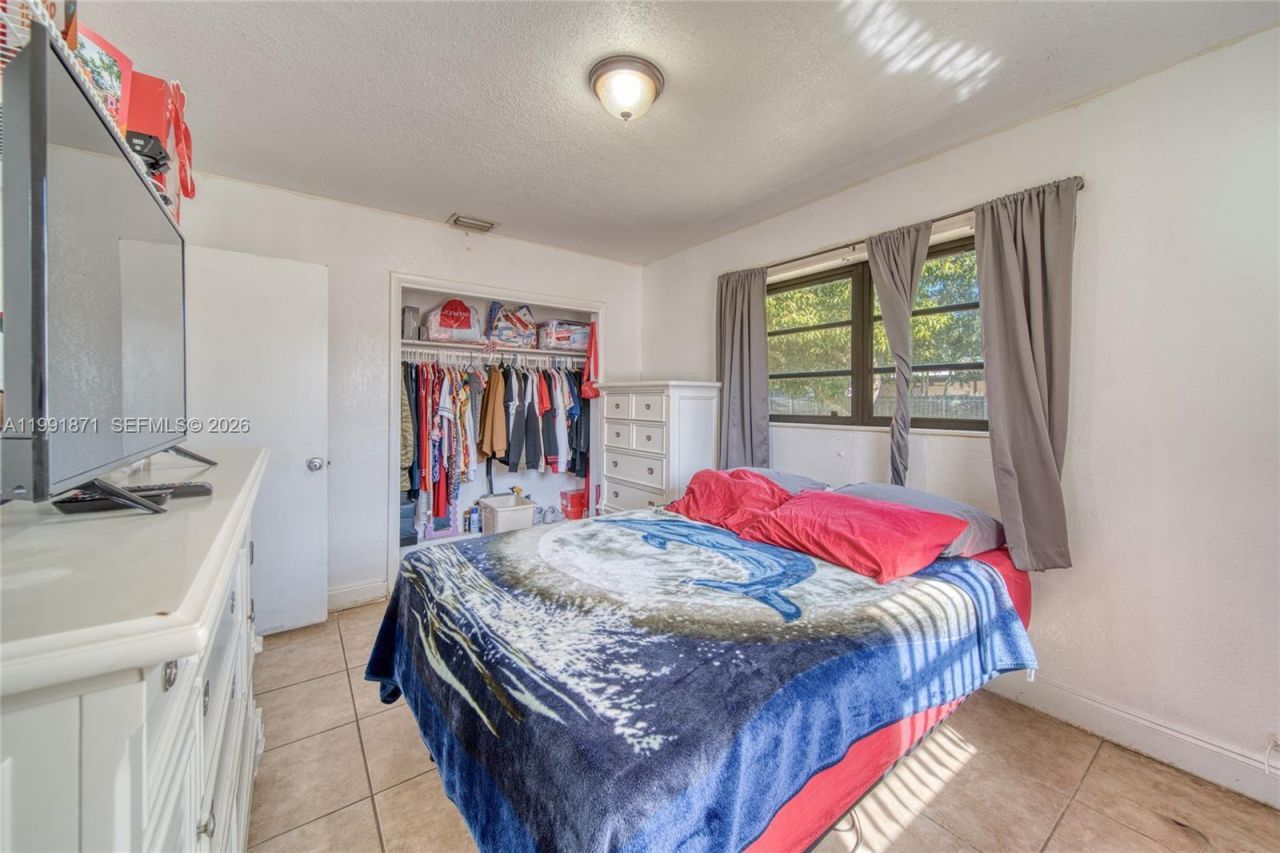2451 NW 182nd Ter, Miami Gardens, FL 33056 Photo