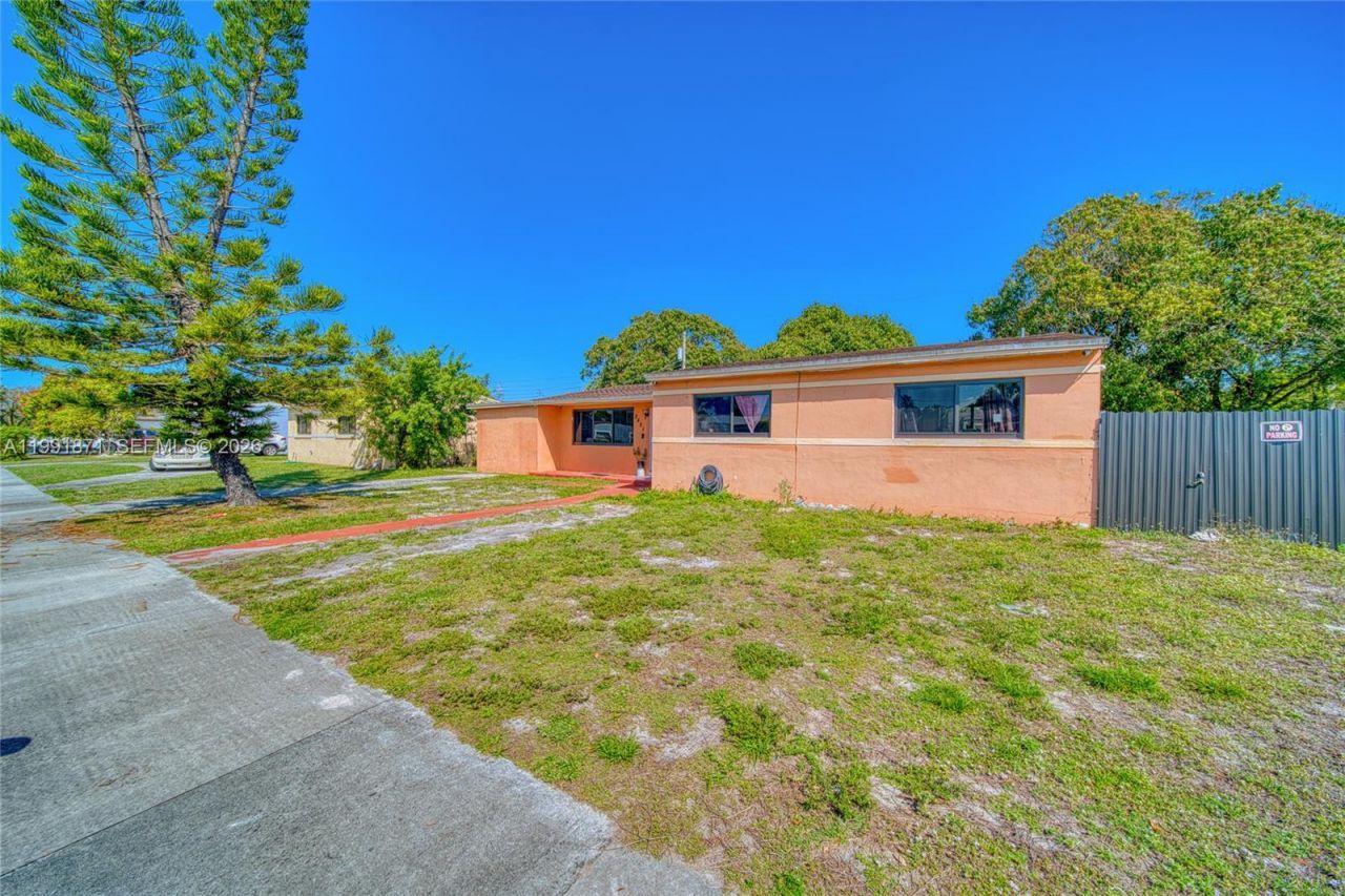 2451 NW 182nd Ter, Miami Gardens, FL 33056 Photo